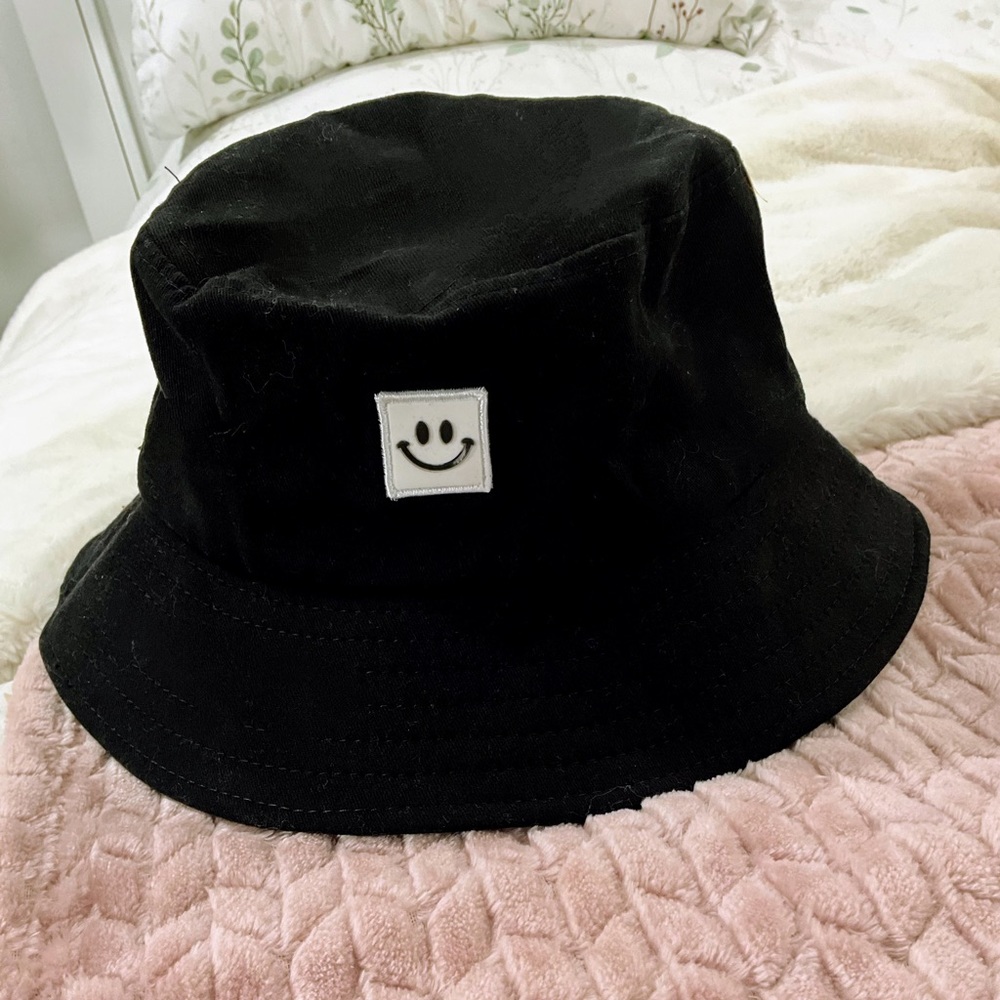 Bucket hat - Versatile and perfect for many looks